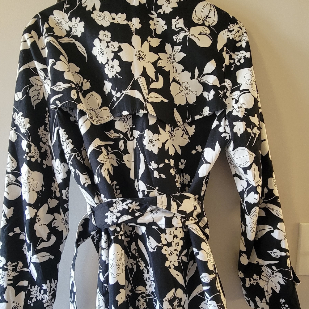 Ralph Lauren Black and White Floral Button-Front Shirt - Picture 2 of 9
